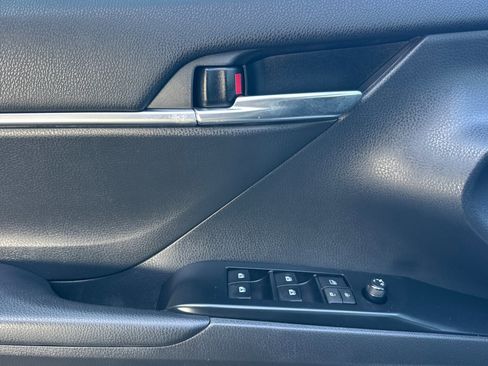 Certified 2020 Toyota Camry SE image 11