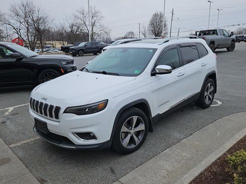 Used 2019 Jeep Cherokee Limited w/ Luxury Group image 2