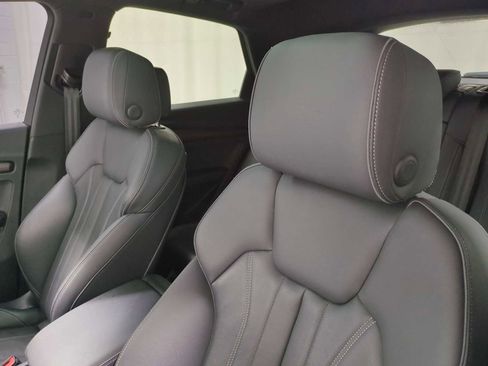 Used 2023 Audi Q5 2.0T Premium w/ Convenience Package image 17