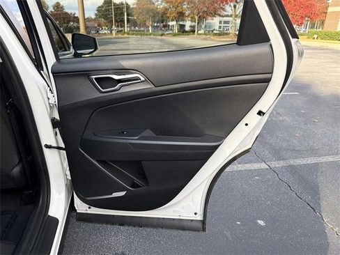 Certified 2025 Kia Sportage LX image 24