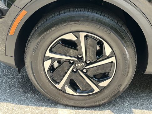 Used 2025 Kia Sportage LX image 28