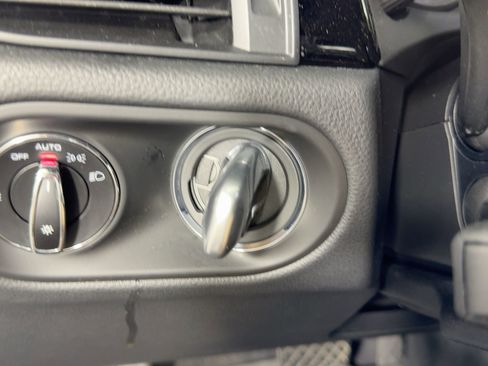 Certified 2025 Porsche Macan Turbo image 26