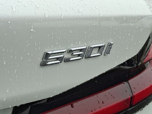 Used 2022 BMW 530i xDrive w/ Premium Package image 30