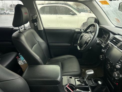 Used 2022 Toyota 4Runner TRD Off-Road Premium image 4