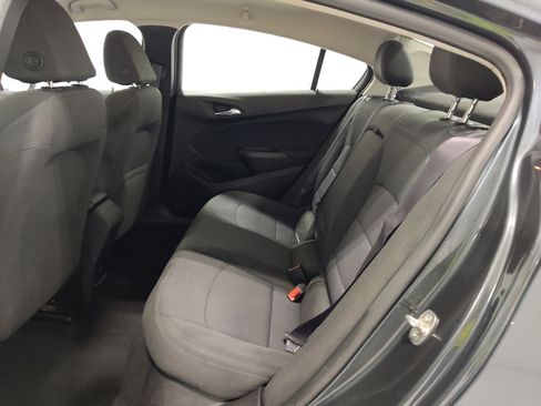 Used 2017 Chevrolet Cruze LT image 18