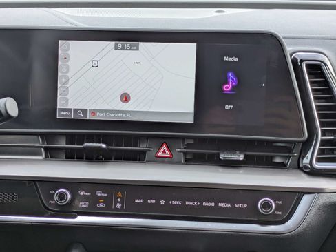 Certified 2025 Kia Sportage EX AWD/4WD image 18
