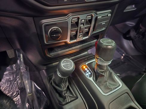 Certified 2021 Jeep Wrangler Unlimited Sahara image 30