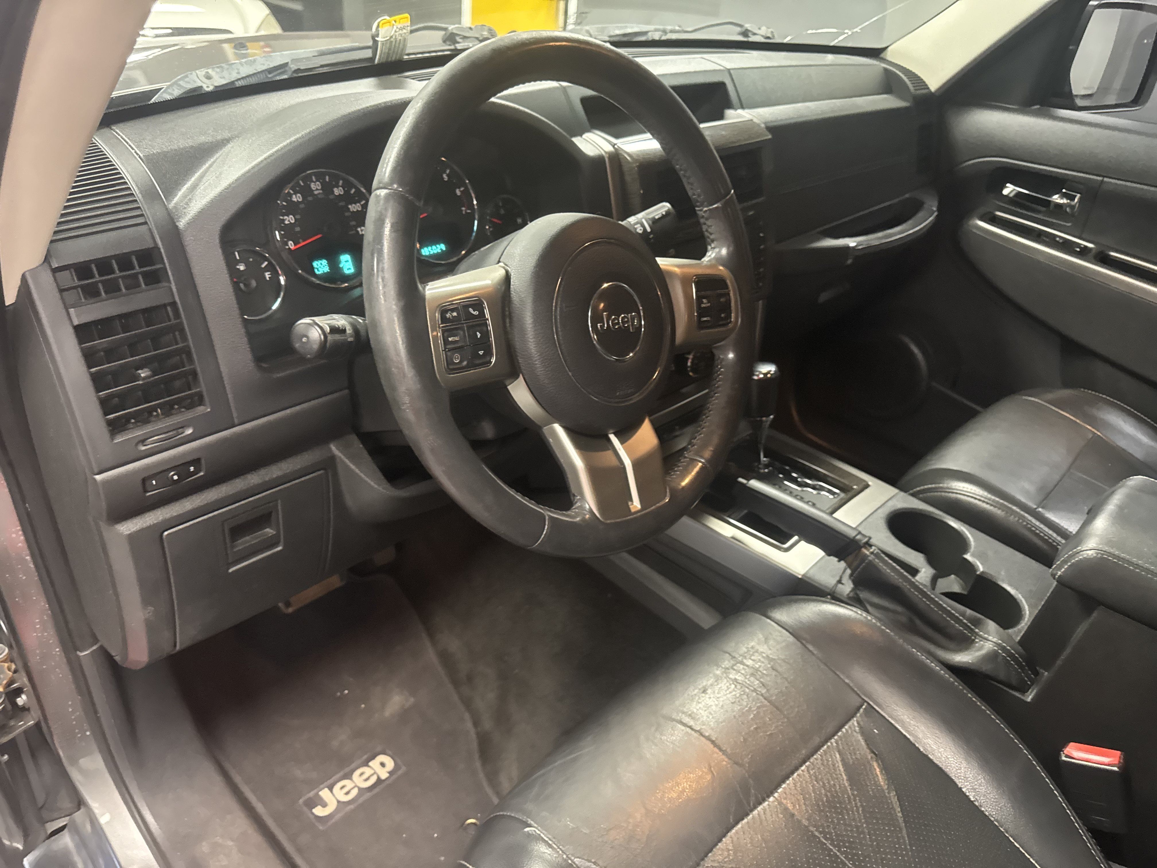 Used 2012 Jeep Liberty Limited Jet w/ Comfort/Convenience Group RWD image 8