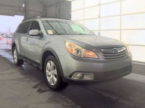 Used 2011 Subaru Outback 2.5i Premium AWD/4WD image 3