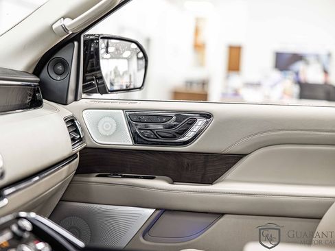 Used 2021 Lincoln Navigator Reserve w/ Luxury Package AWD/4WD image 23