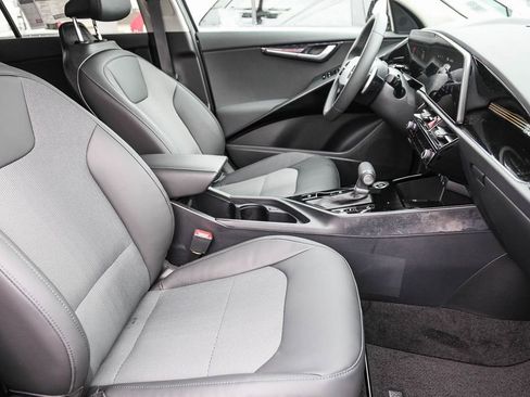 Certified 2025 Kia Niro EX Touring FWD image 15