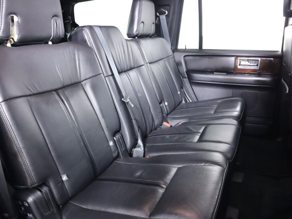 Used 2016 Lincoln Navigator Select RWD image 44