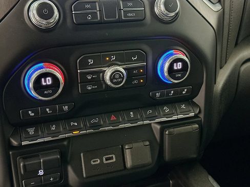 Used 2022 GMC Sierra 2500 AT4 w/ AT4 Preferred Package AWD/4WD image 15