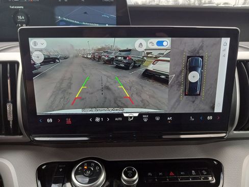 Used 2025 Ford Expedition Active AWD/4WD image 23