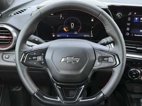 Used 2025 Chevrolet Trax RS w/ Sunroof Package FWD image 4