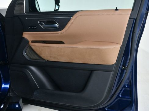 Used 2025 INFINITI QX80 Sensory image 23