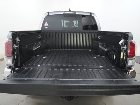 Used 2022 Toyota Tacoma TRD Off-Road image 15