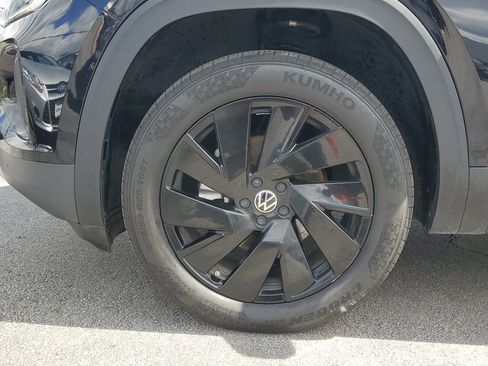 Used 2025 Volkswagen Atlas Cross Sport SE image 8