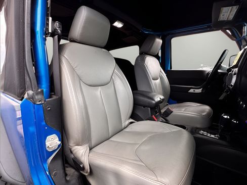 Used 2015 Jeep Wrangler Rubicon w/ Trailer Tow Group AWD/4WD image 19