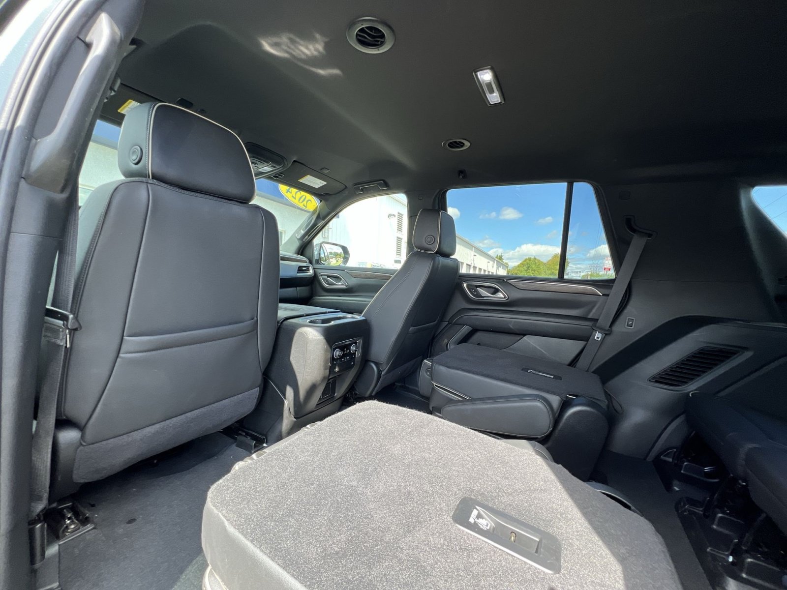 Used 2024 Chevrolet Tahoe Premier AWD/4WD image 23