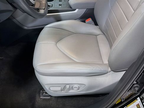 Used 2023 Toyota Highlander XLE AWD/4WD image 18