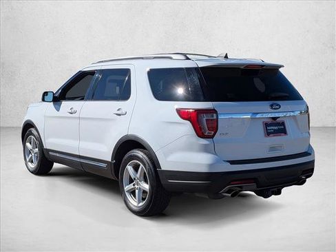 Used 2018 Ford Explorer XLT image 7
