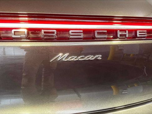 Certified 2024 Porsche Macan AWD/4WD image 35