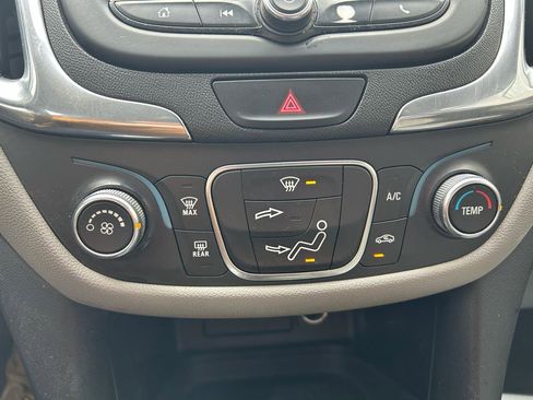 Used 2019 Chevrolet Equinox LT image 24