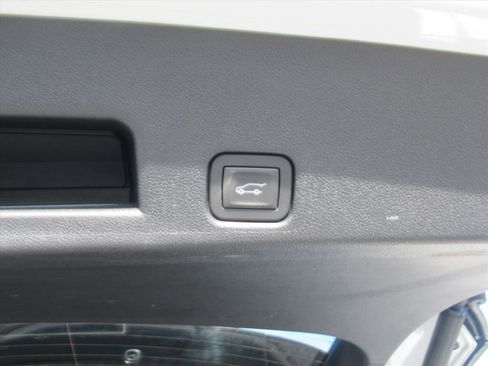 Used 2025 Buick Enclave Sport Touring image 32