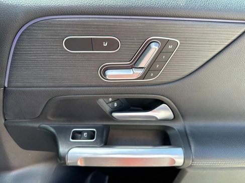 Used 2021 Mercedes-Benz GLB 250 image 14