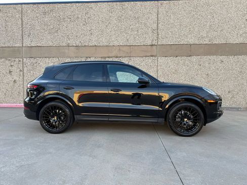 Used 2019 Porsche Cayenne Sport Utility 4D image 7