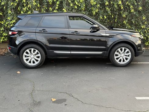 Used 2018 Land Rover Range Rover Evoque SE image 7