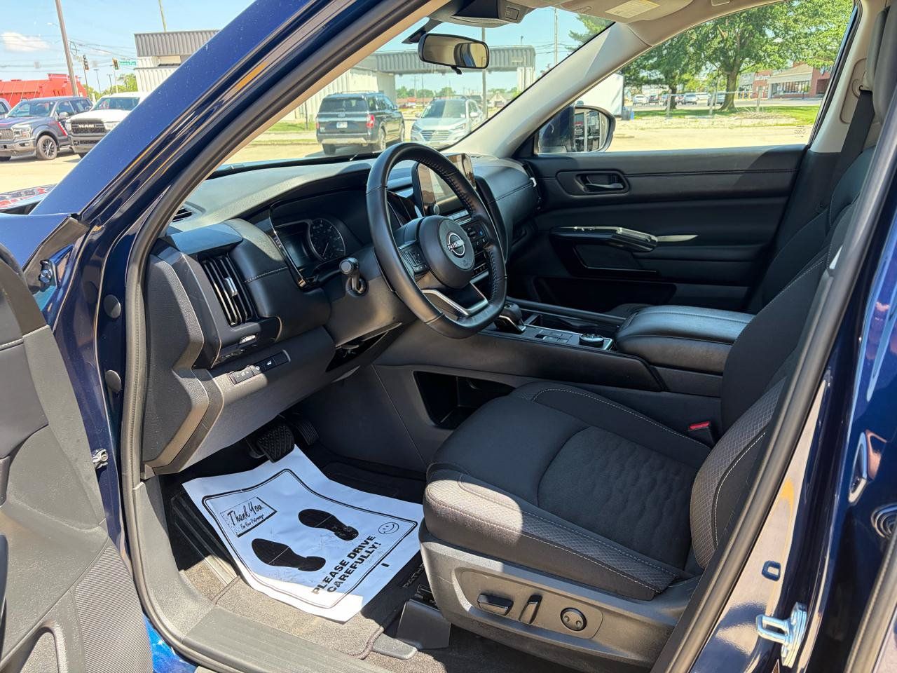 Used 2025 Nissan Pathfinder SV AWD/4WD image 7