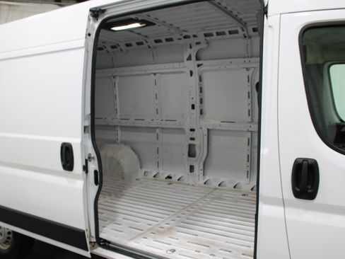 Used 2025 RAM ProMaster 2500 w/ Convenience Group FWD image 18