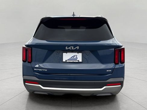 Used 2025 Kia Sorento S w/ Panoramic Sunroof Package image 6