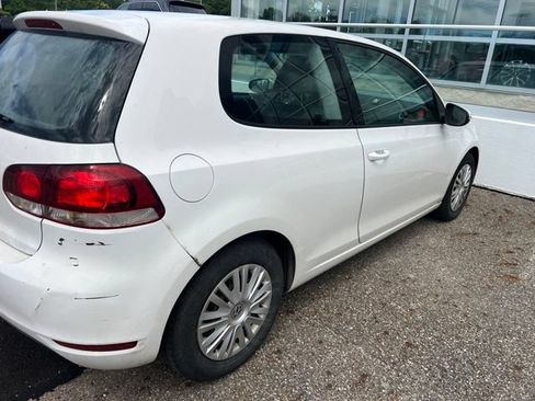 Used 2011 Volkswagen Golf 2-Door FWD image 4