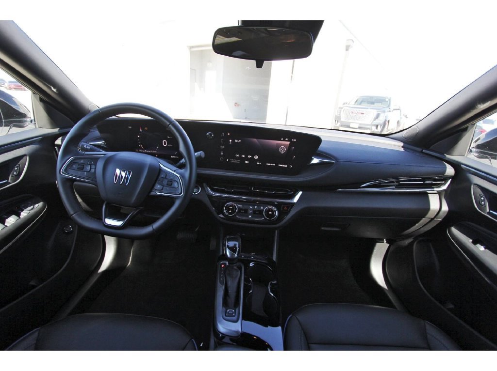 Used 2025 Buick Envista Sport Touring w/ Convenience II Package FWD image 9