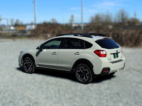 Used 2015 Subaru Crosstrek 2.0i Premium w/ Moonroof Package image 5
