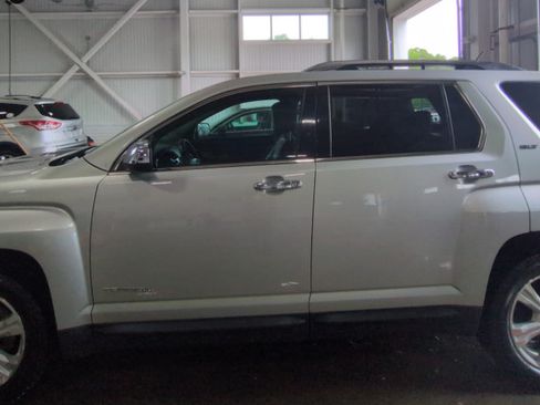Used 2017 GMC Terrain SLT AWD/4WD image 2