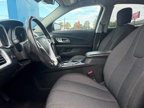 Used 2017 Chevrolet Equinox LT w/ Convenience Package image 2