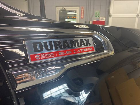 Used 2023 GMC Sierra 2500 Denali w/ Denali Ultimate Package image 9