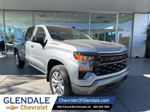 Used 2025 Chevrolet Silverado 1500 Custom image 1