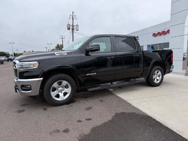 Used 2025 RAM 1500 4x4 Crew Cab image 3