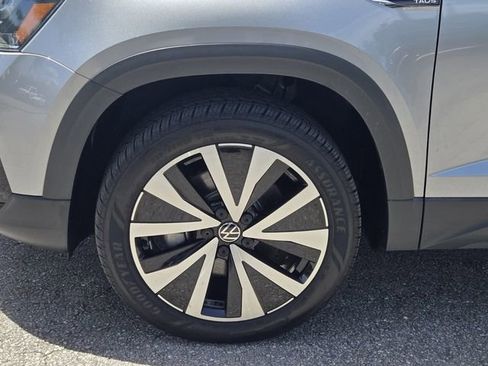 Certified 2023 Volkswagen Taos SE FWD image 11