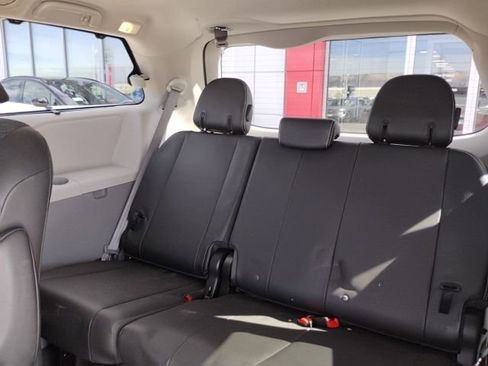 Used 2013 Toyota Sienna SE FWD image 12
