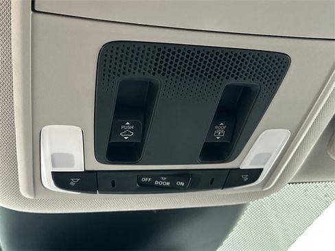 Used 2025 Honda Pilot Elite image 33