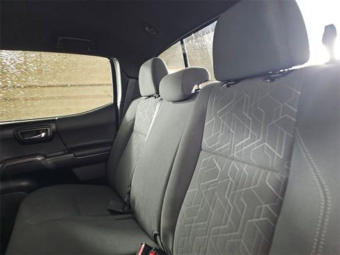 Used 2016 Toyota Tacoma TRD Off-Road w/ Towing Package image 22