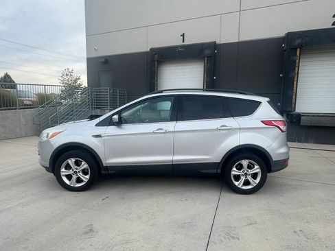 Used 2015 Ford Escape SE w/ Equipment Group 201A AWD/4WD image 2