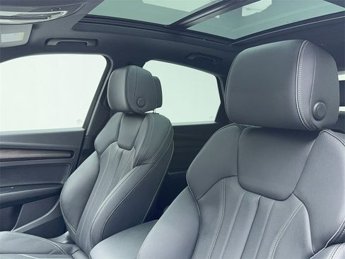 Used 2024 Audi Q5 2.0T Premium w/ Convenience Package image 37