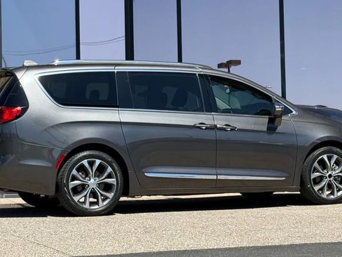 Used 2017 Chrysler Pacifica Limited w/ UConnect Theater Package image 13